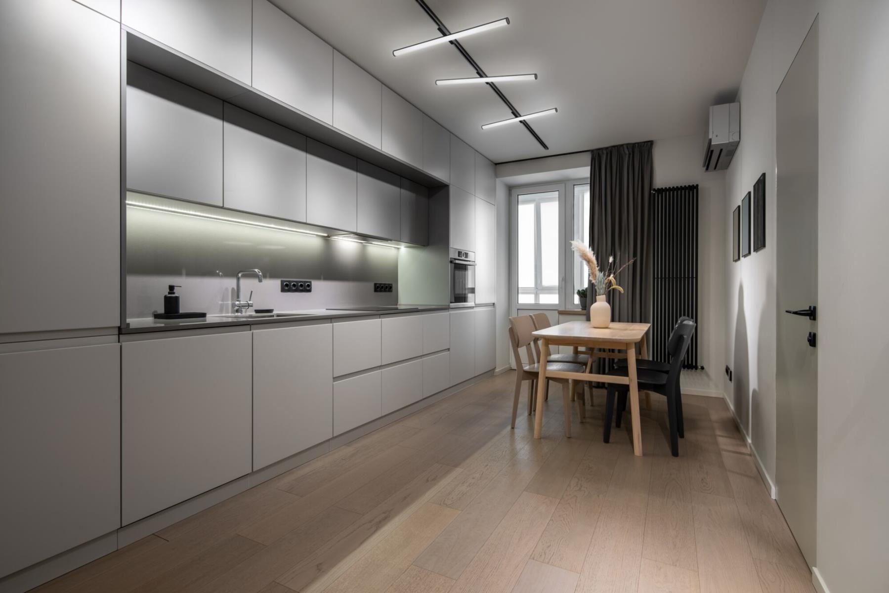 Трековый светильник Larc  3000K 10Вт / Maytoni TR026-2-10B3K Трековый светильник Larc  3000K 10Вт / Maytoni TR026-2-10B3K