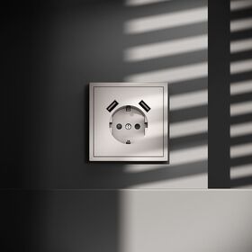 Розетка с заземлением и защитными шторками с USB A+A S70 (кашемир) / Voltum VLS040403