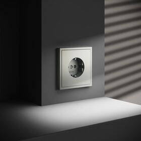 Розетка с заземлением и защитными шторками S70 (сталь) / Voltum VLS040205