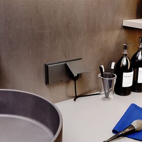 Розетка с заземлением, защитными шторками и крышкой S70 (титан) / Voltum VLS040306