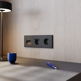 Рамка пластиковая на 3 поста S70 (черный матовый) / Voltum VLS100308