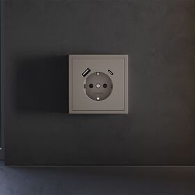 Накладка для розетки с заземлением и защитными шторками, с USB A+C S70 (капучино) / Voltum VLS001014