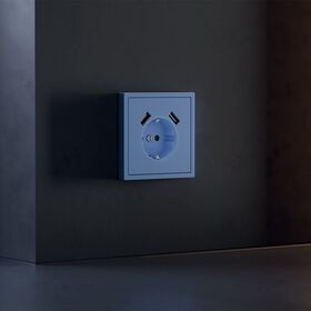 Накладка для розетки с заземлением и защитными шторками, с USB A+A S70 (деним) / Voltum VLS000915