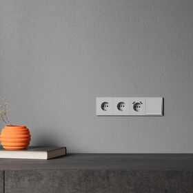 Накладка для розетки с заземлением и защитными шторками S70 (серый) / Voltum VLS000716