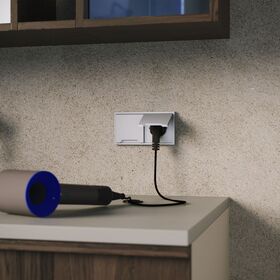 Накладка для розетки с заземлением, защитными шторками и крышкой S70 (серый) / Voltum VLS000816