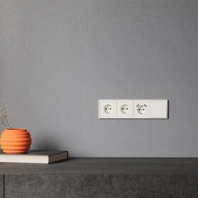 Накладка для розетки с заземлением и защитными шторками, с USB A+A S70 (хлопок) / Voltum VLS000913