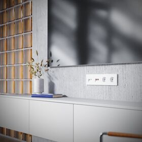 Розетка телевизионная TV+RJ45 кат. 6 S70 (белый глянцевый) / Voltum VLS060701