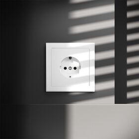 Розетка с заземлением S70 (белый матовый) / Voltum VLS040102