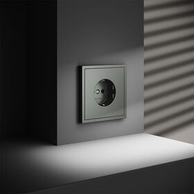 Розетка с заземлением S70 (титан) / Voltum VLS040106