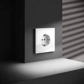 Розетка с заземлением и защитными шторками S70 (белый глянцевый) / Voltum VLS040201