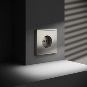 Розетка с заземлением и защитными шторками S70 (шелк) / Voltum VLS040204