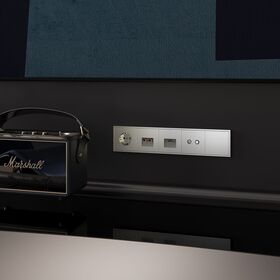 Розетка с заземлением и защитными шторками S70 (шелк) / Voltum VLS040204