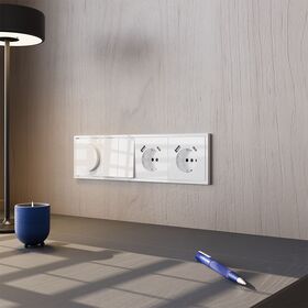 Розетка с заземлением и защитными шторками с USB A+A S70 (белый глянцевый) / Voltum VLS040401