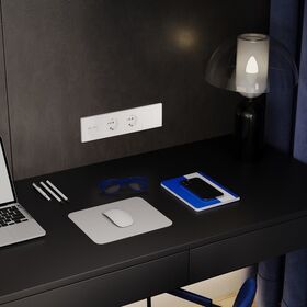 Рамка пластиковая на 4 поста S70 (белый глянцевый) / Voltum VLS100401