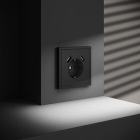 Розетка с заземлением и защитными шторками с USB A+A S70 (черный матовый) / Voltum VLS040408