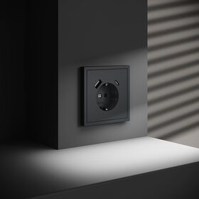 Розетка с заземлением и защитными шторками с USB A+С S70 (графит) / Voltum VLS040507