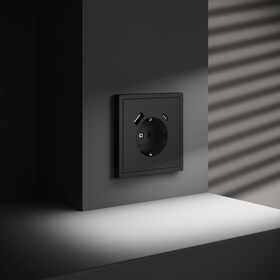 Розетка с заземлением и защитными шторками с USB A+С S70 (черный матовый) / Voltum VLS040508